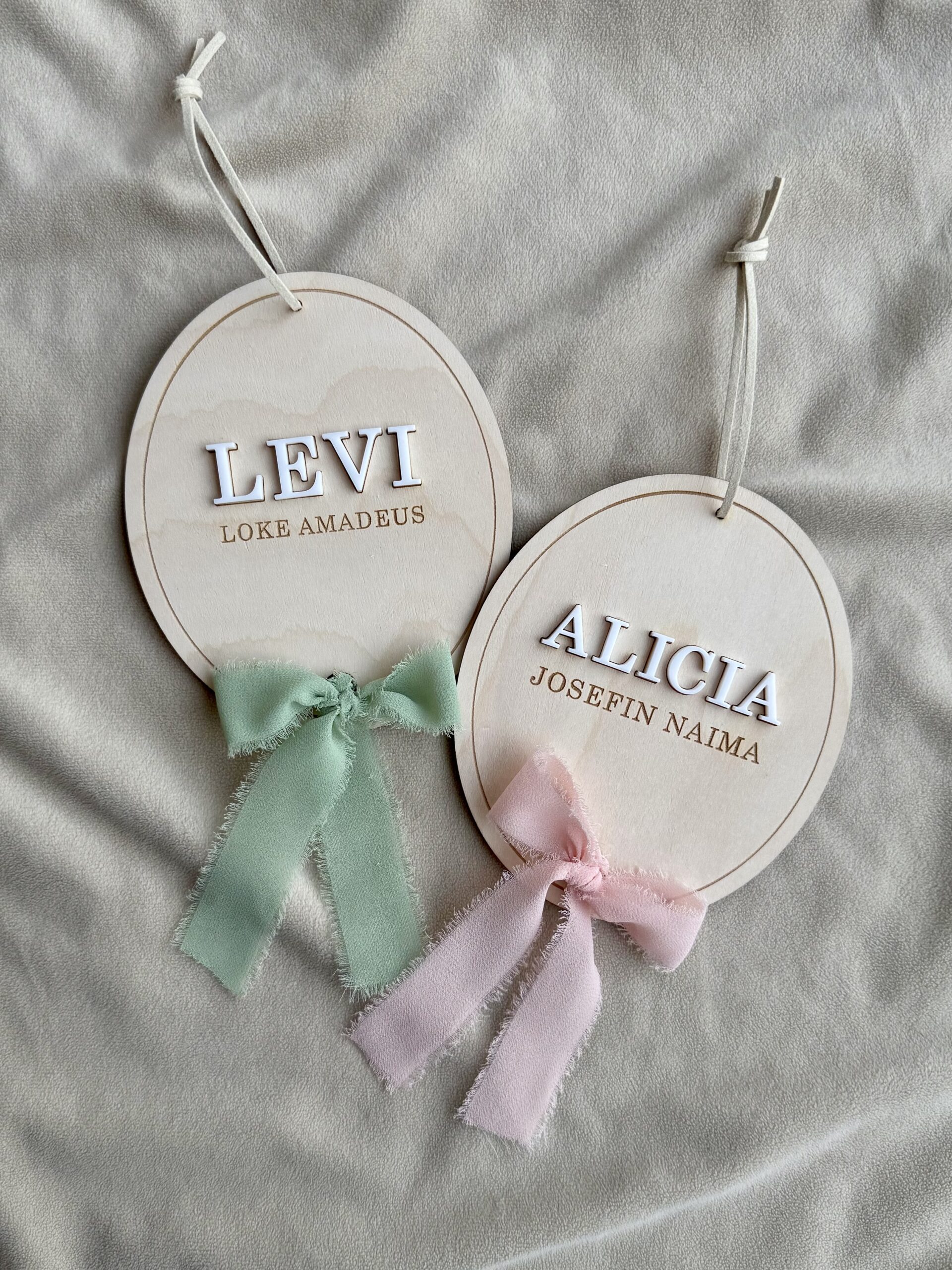 Namnskylt - Oval med chiffongband