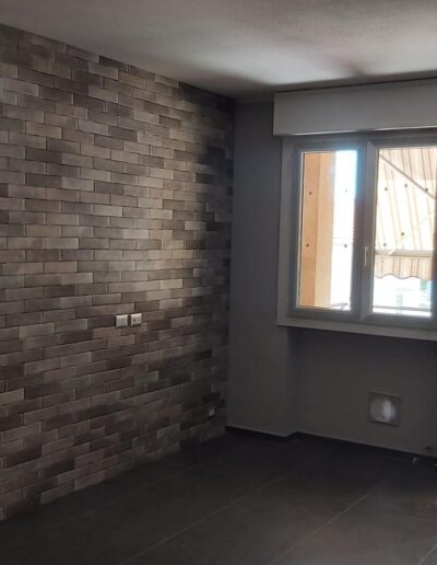 Finestre e porte in alluminio con isolamento termico a avancorpo, in un’abitazione moderna.