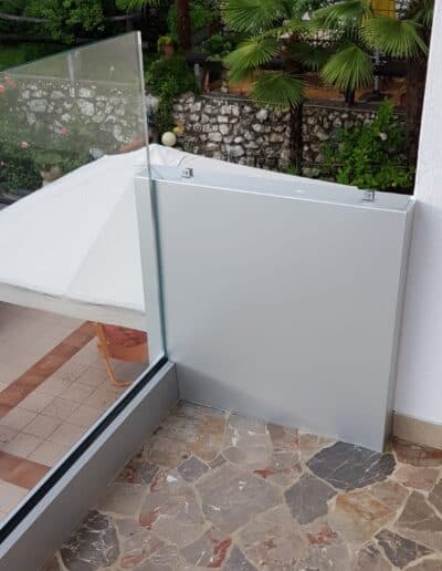 Vetro temperato e protezioni per balconi, soluzioni di sicurezza e design di ZCM Serramenti.