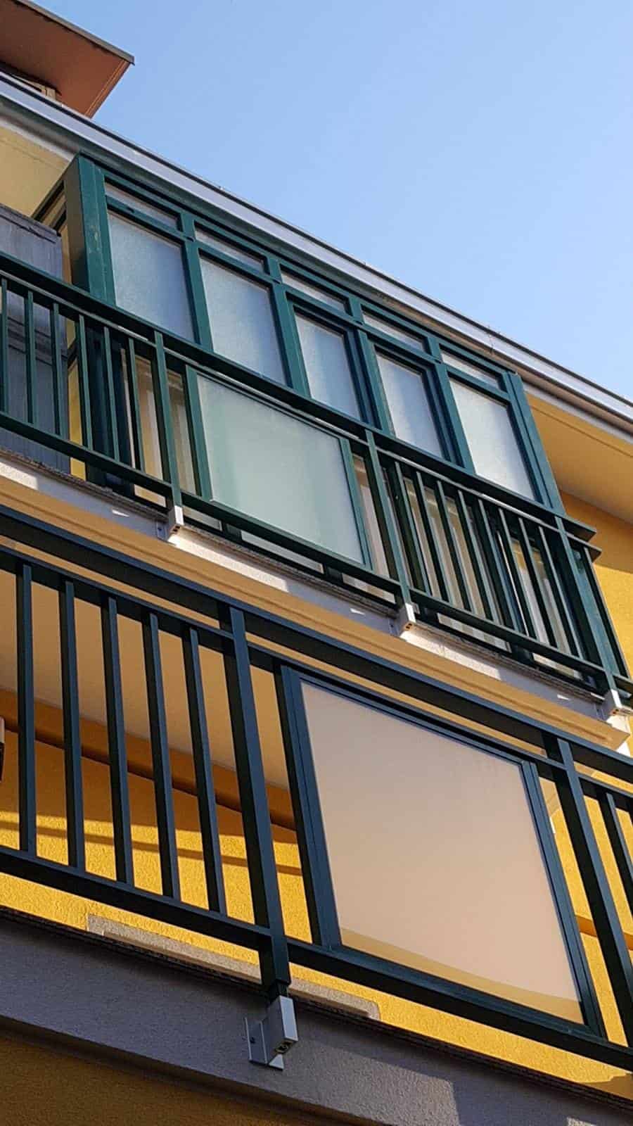 Finestre e balconi in alluminio con profili moderni e resistenti. Soluzioni eleganti e di qualità per ogni edificio.