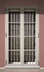 Finestre in ferro battuto con grate di sicurezza, design elegante e alta resistenza, installate da ZCM Serramenti.