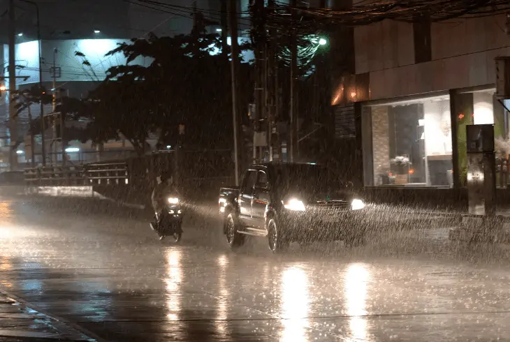 hydroplaning in rain