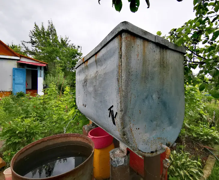 a rainwater tank might be near well