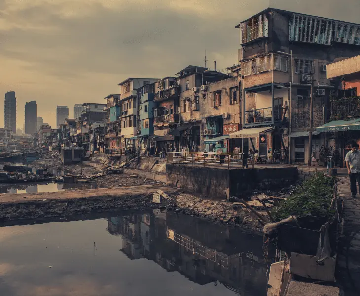 globalization increases poverty