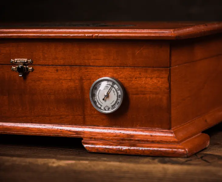 check the seal of humidor