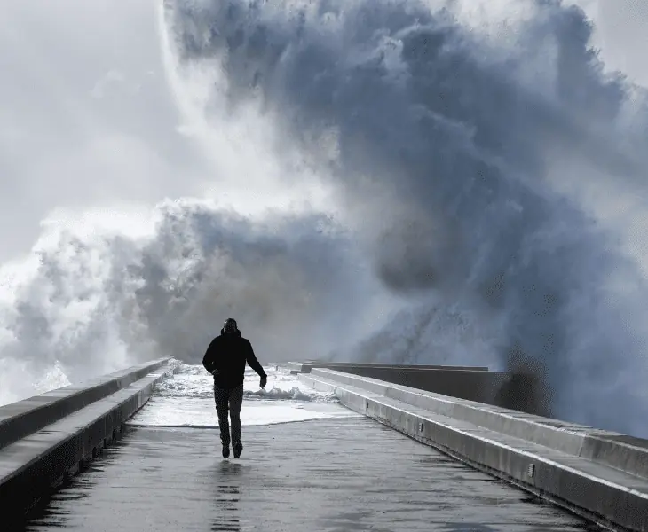 guide for becoming a storm chaser