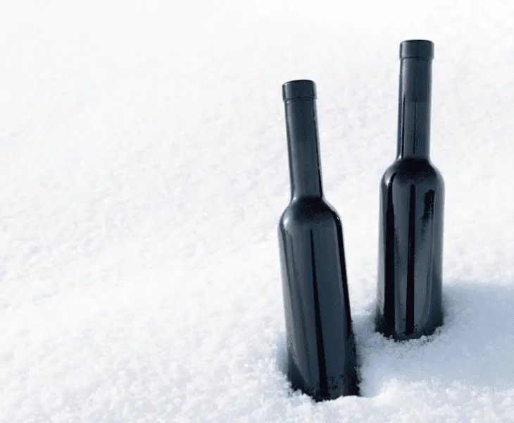 tasting wine in tuscan countryside