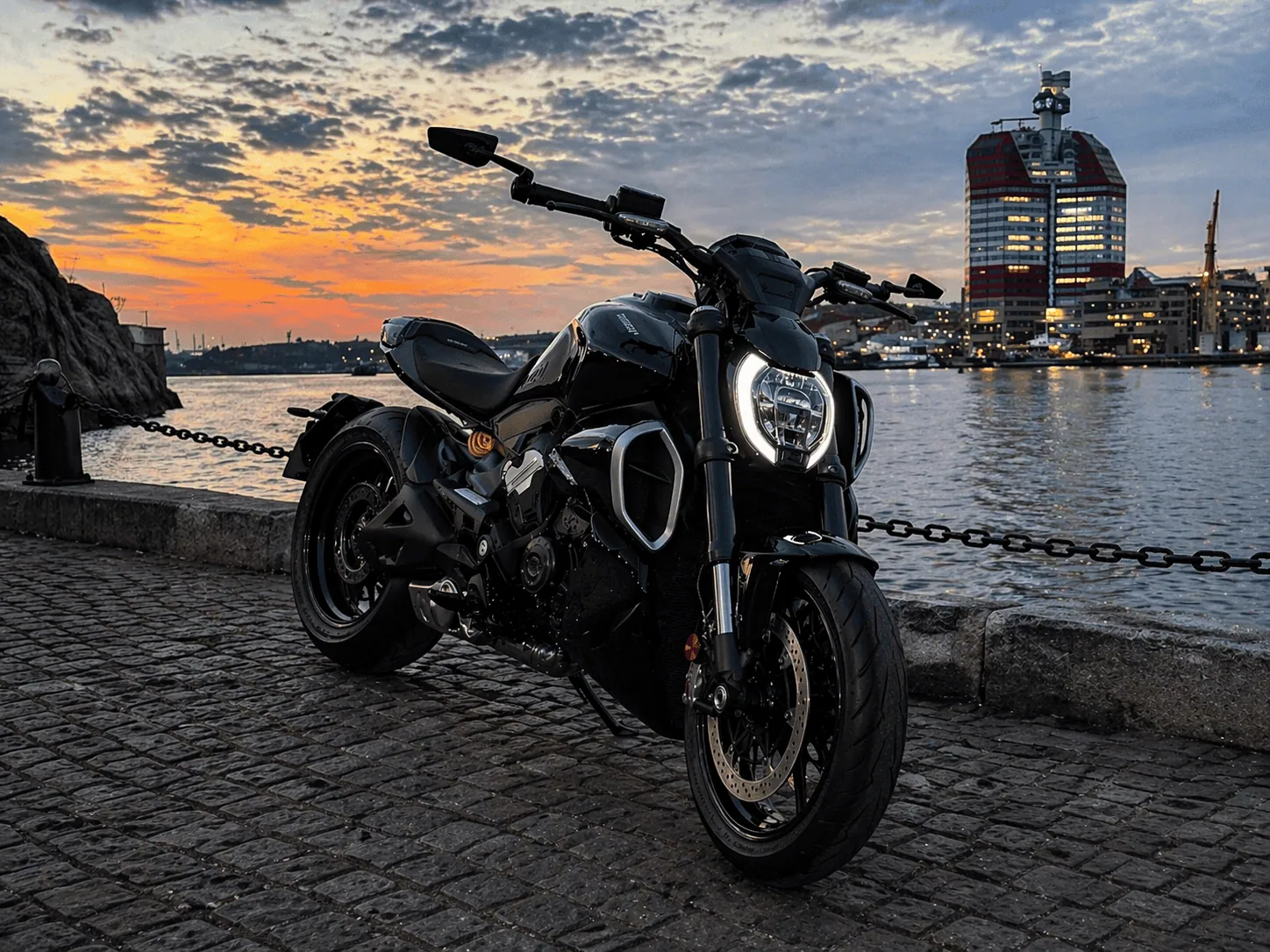 Motorcykel med extraljus och LED