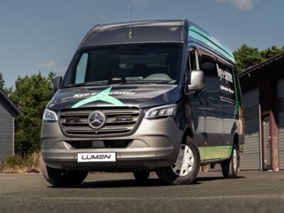 Mercedes E-Sprinter 2022+ med Xenonkungen Lumen-grillsæt installeret.
