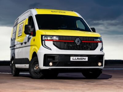 Renault Master servicevogn med Lumen-branding og servicemærkater.