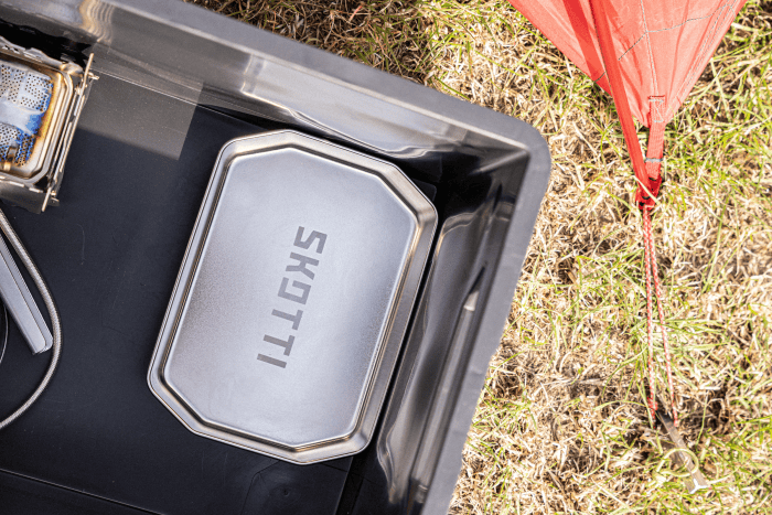 Portable Skotti Plade camping grill for outdoor cooking and grilling.