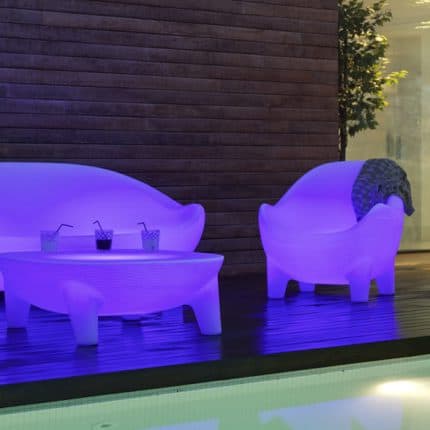 Solar-powered Aruba lounge chairs at Yellystone Outdoors, perfect for relaxing outdoors.