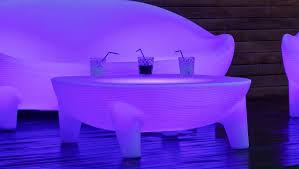 Yellystone Outdoors Mesa Martinica Solar Smarttech with modern lighting and outdoor furniture.