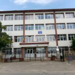 Neamț. Sancțiuni pentru camerele video din toaletele Liceului „Vasile Conta” Târgu-Neamț