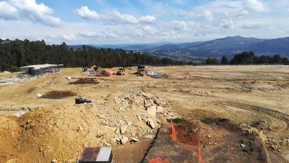monte desvastado para construcción GS360