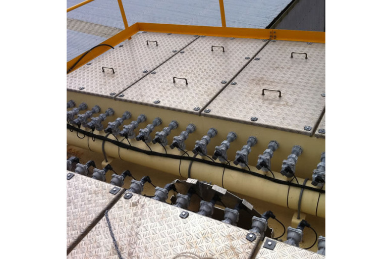 Pulse-valves-on-top-of-baghouse-777x513