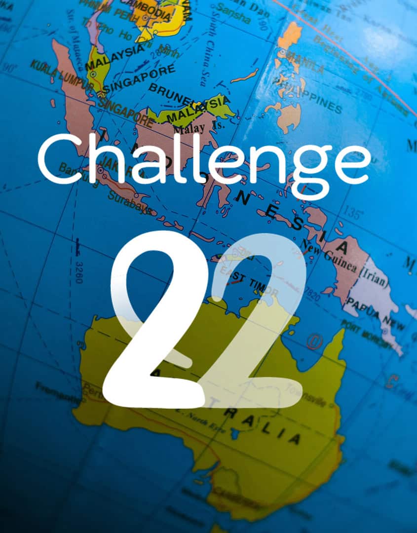 הלוגו של צ׳לנג׳ 22 על גבי גלובוס