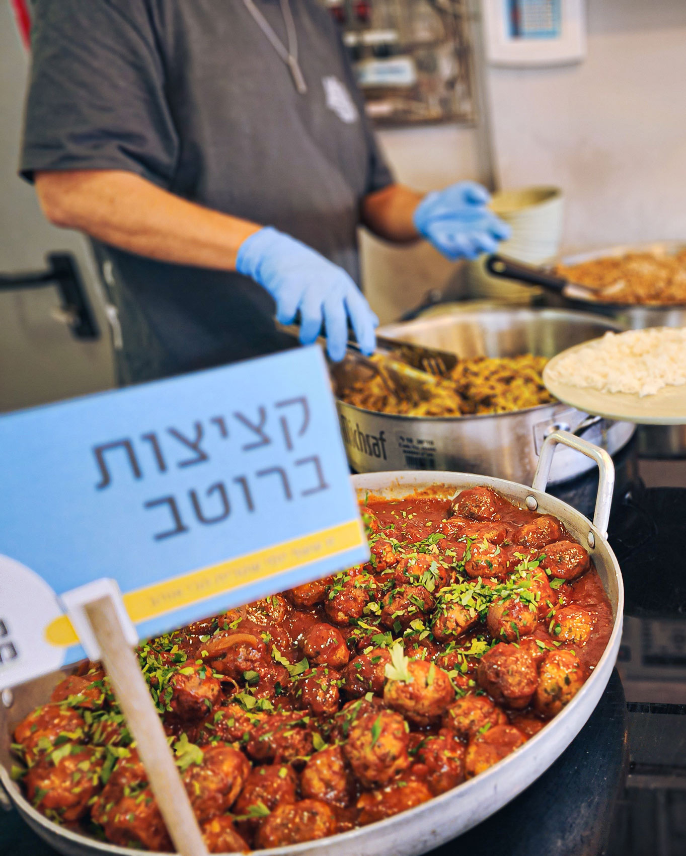 חדר אוכל עם קציצות מהצומח של פרויקט "מנה מנצחת"