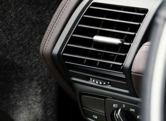 Vehicle air vent for mobile auto repair services, ensuring proper airflow and comfort.