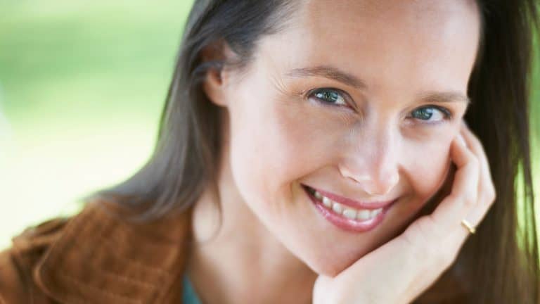 Close up of smiling woman