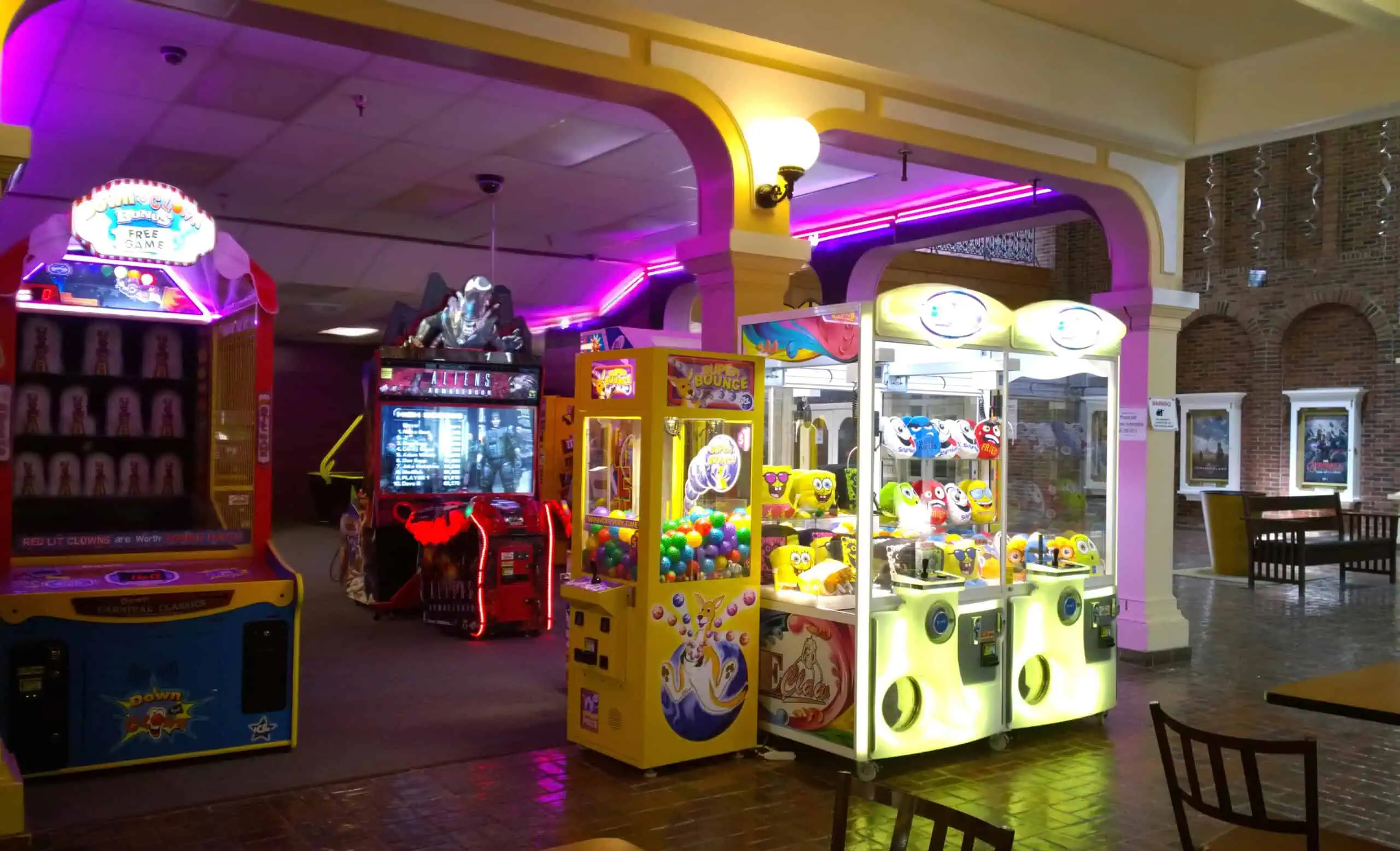 Auburn New York, USA. May 10,2015. Arcade and dining area at the Fingerlakes Mall in Auburn, New York — Photo by debramillet