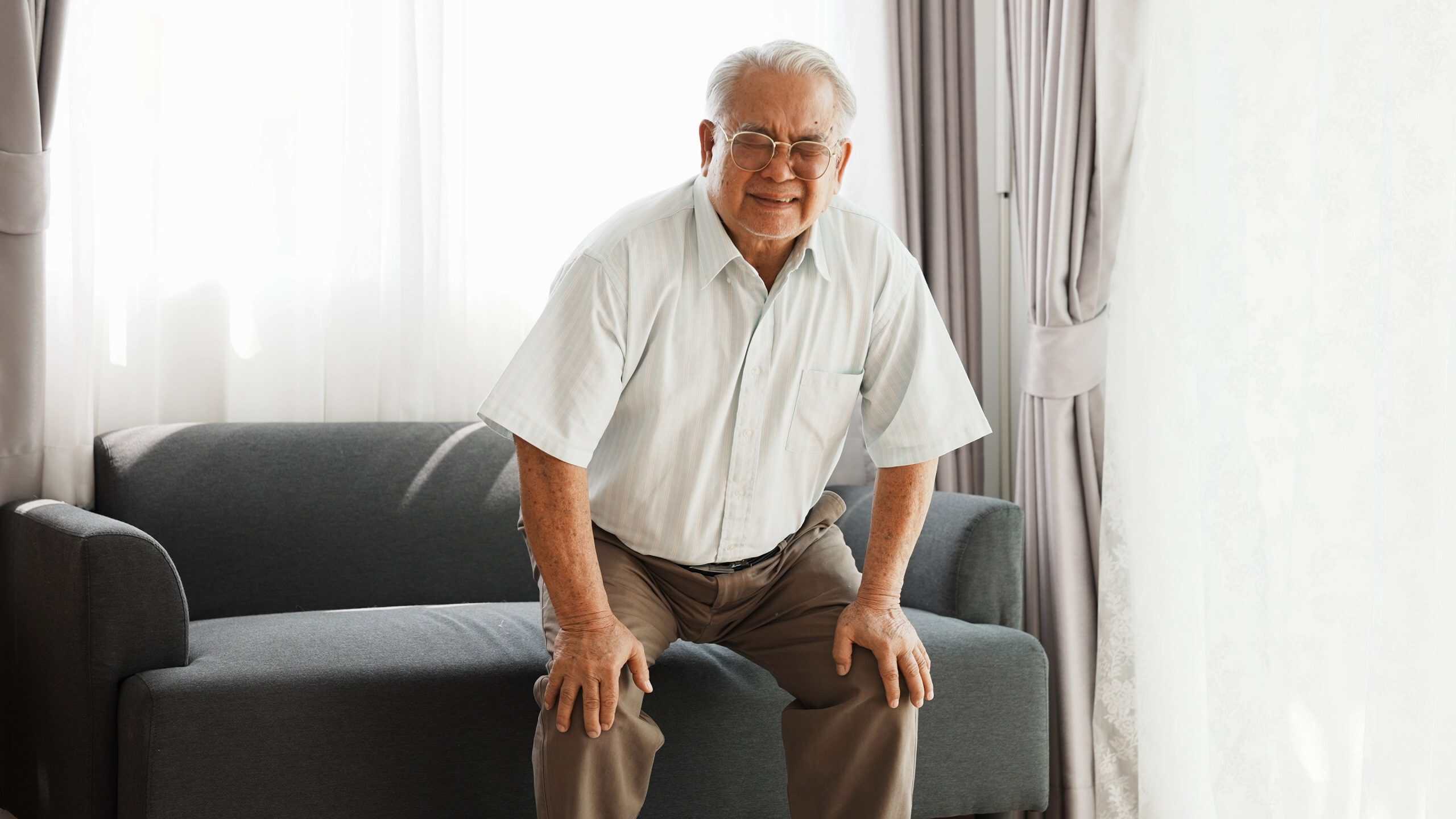 Knee problem of senior, has leg pain when standing up and sitting down during old age.