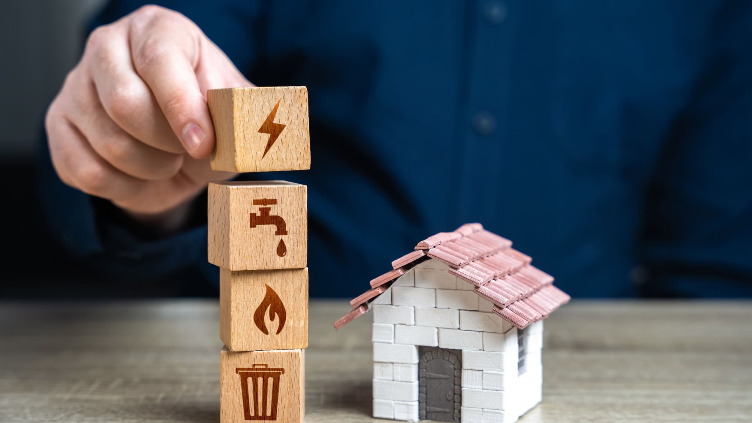 House and utilities. Electricity, heating, water and gas. Energy efficiency. Paying bills. Housing standards. Prices and costs. Smart home. Maintenance of the house.