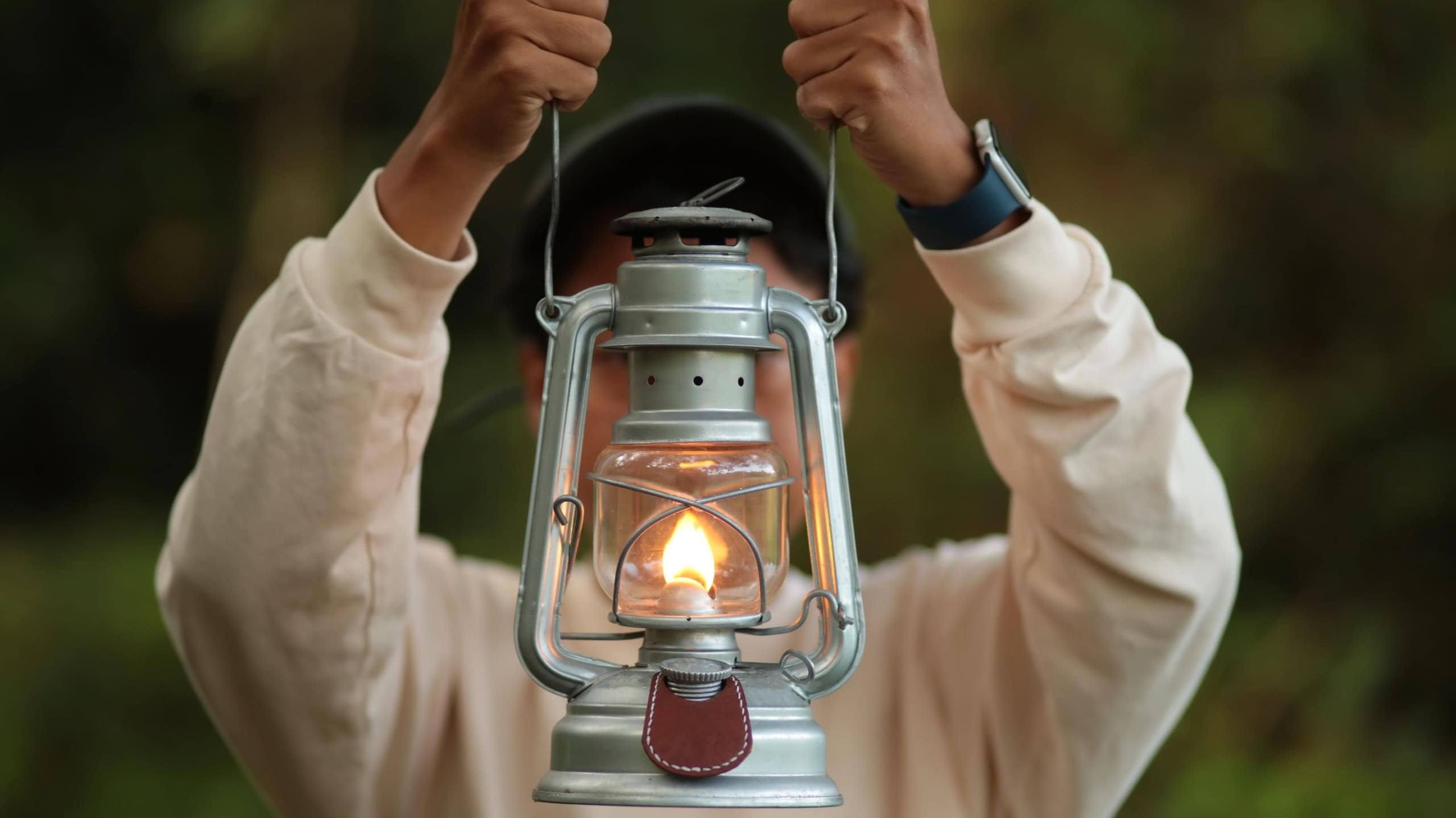 Hand woman holding the kerosene lantern lamp