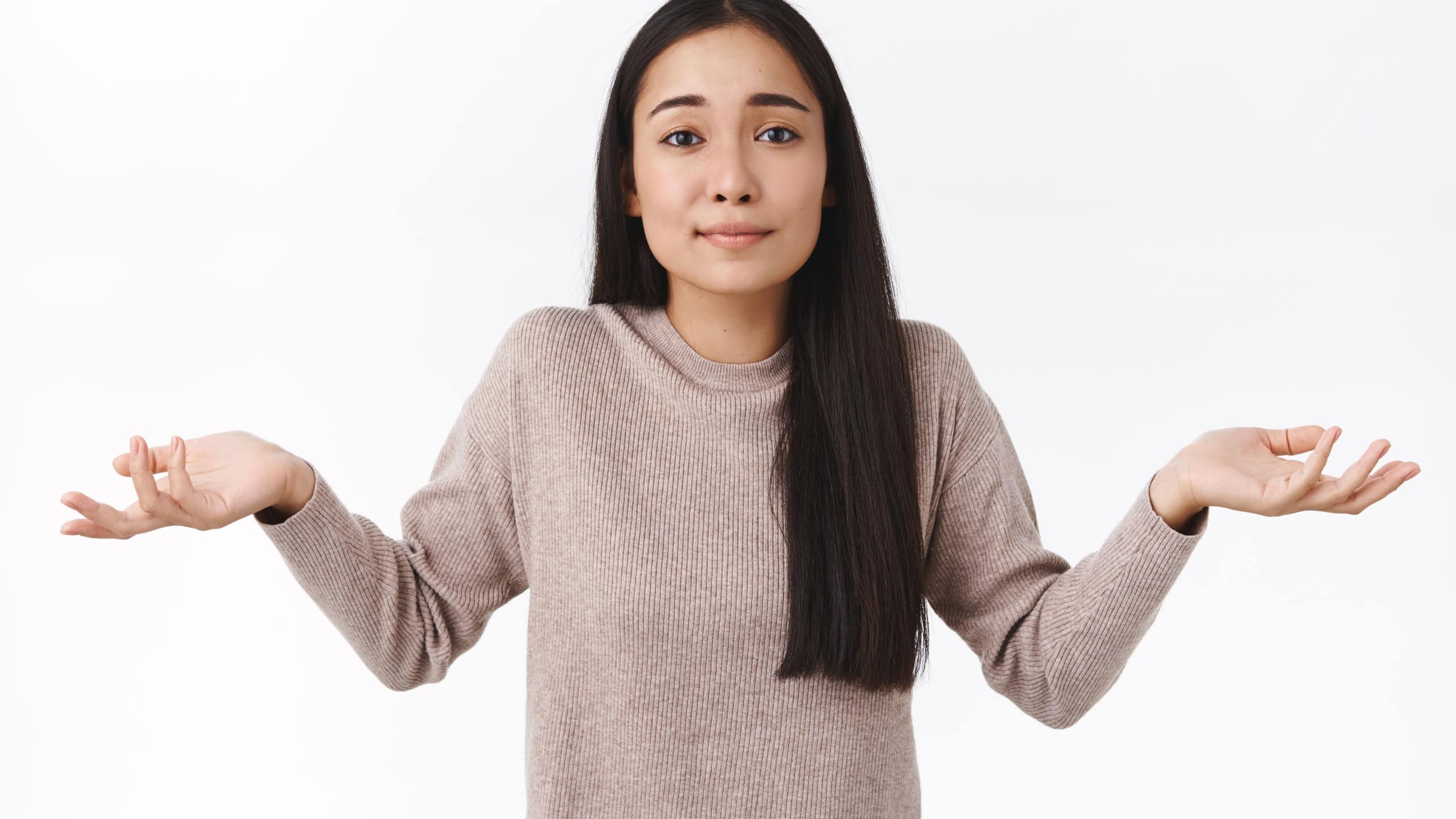 Confused and questioned adorable asian female student in blouse, have no idea, dont know how answer, shrugging and spread hands sideways, smiling uncertain, troubled make choice, stand indecisive