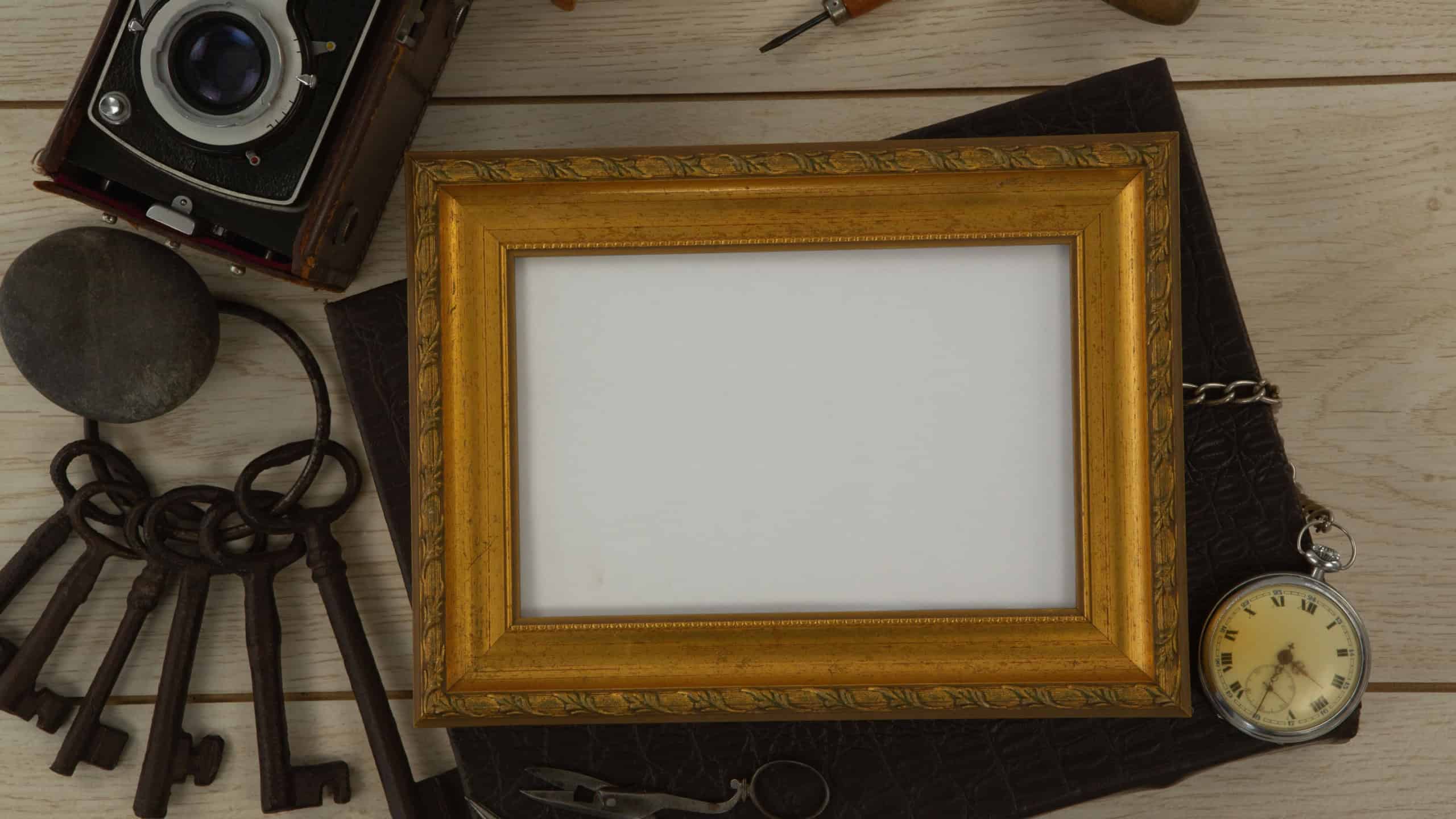 Photo frame, clock, keys, camera on wooden table, Close-up