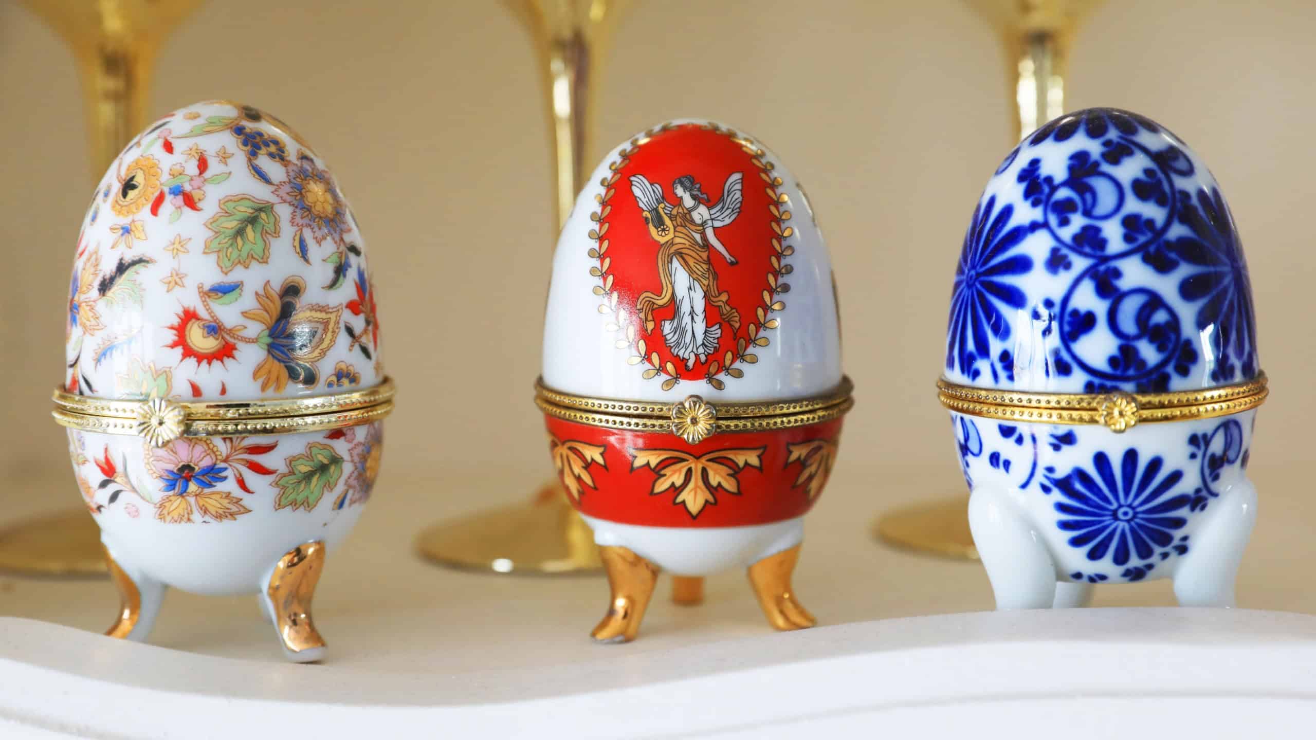 Decorative porcelain eggs