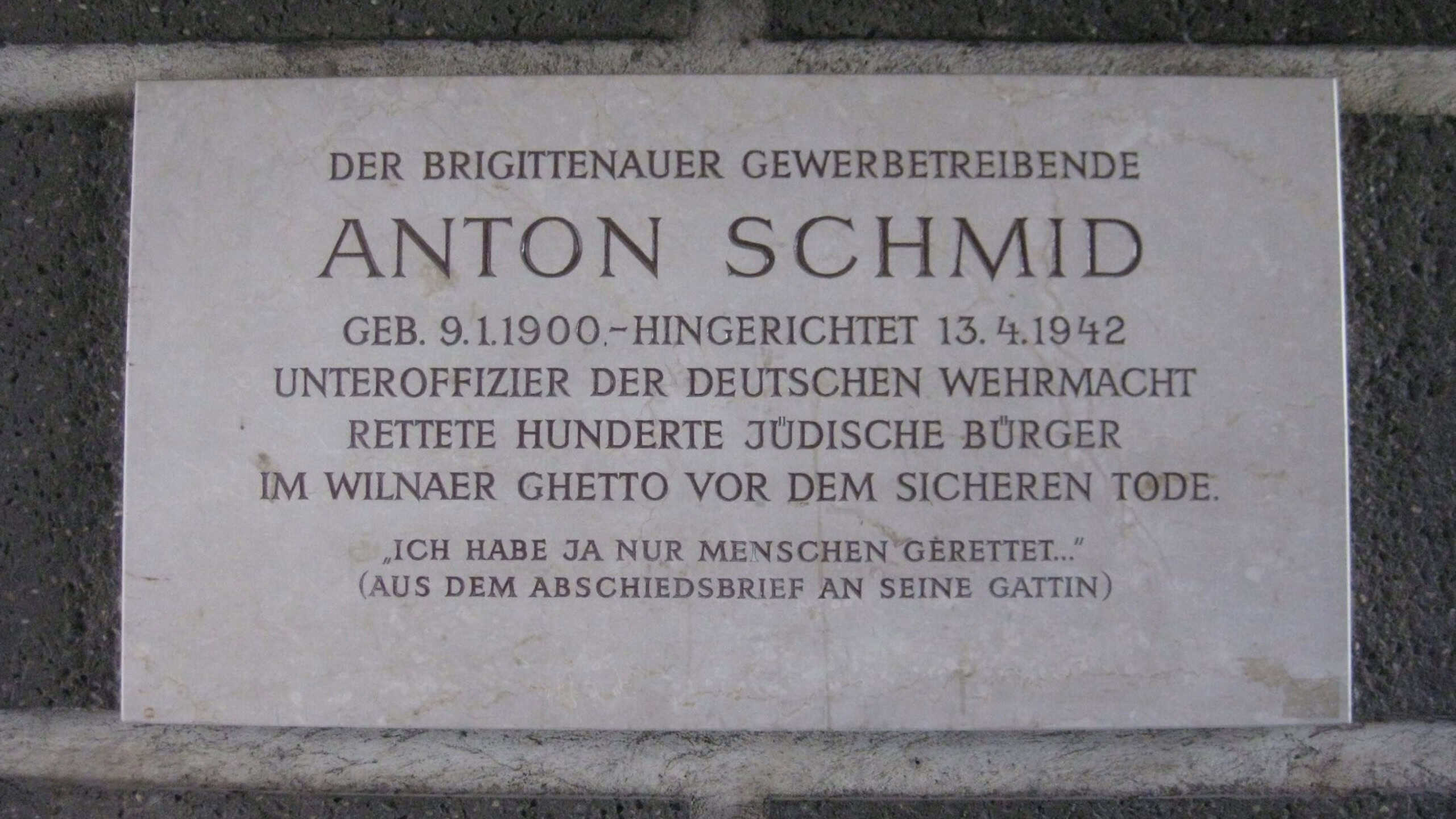 Anton-Schmid-Hof's grave