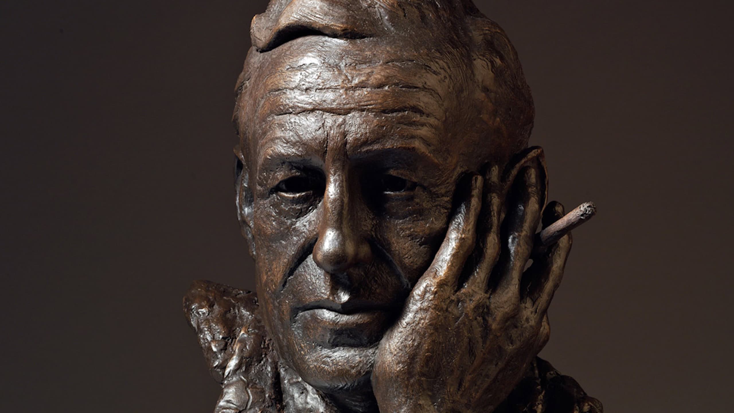 Bronze bust of the author Ian Fleming of the British sculptor Anthony Smith. On behalf of the Fleming family to commemorate the 100th anniversary of Ian Fleming in 2008.