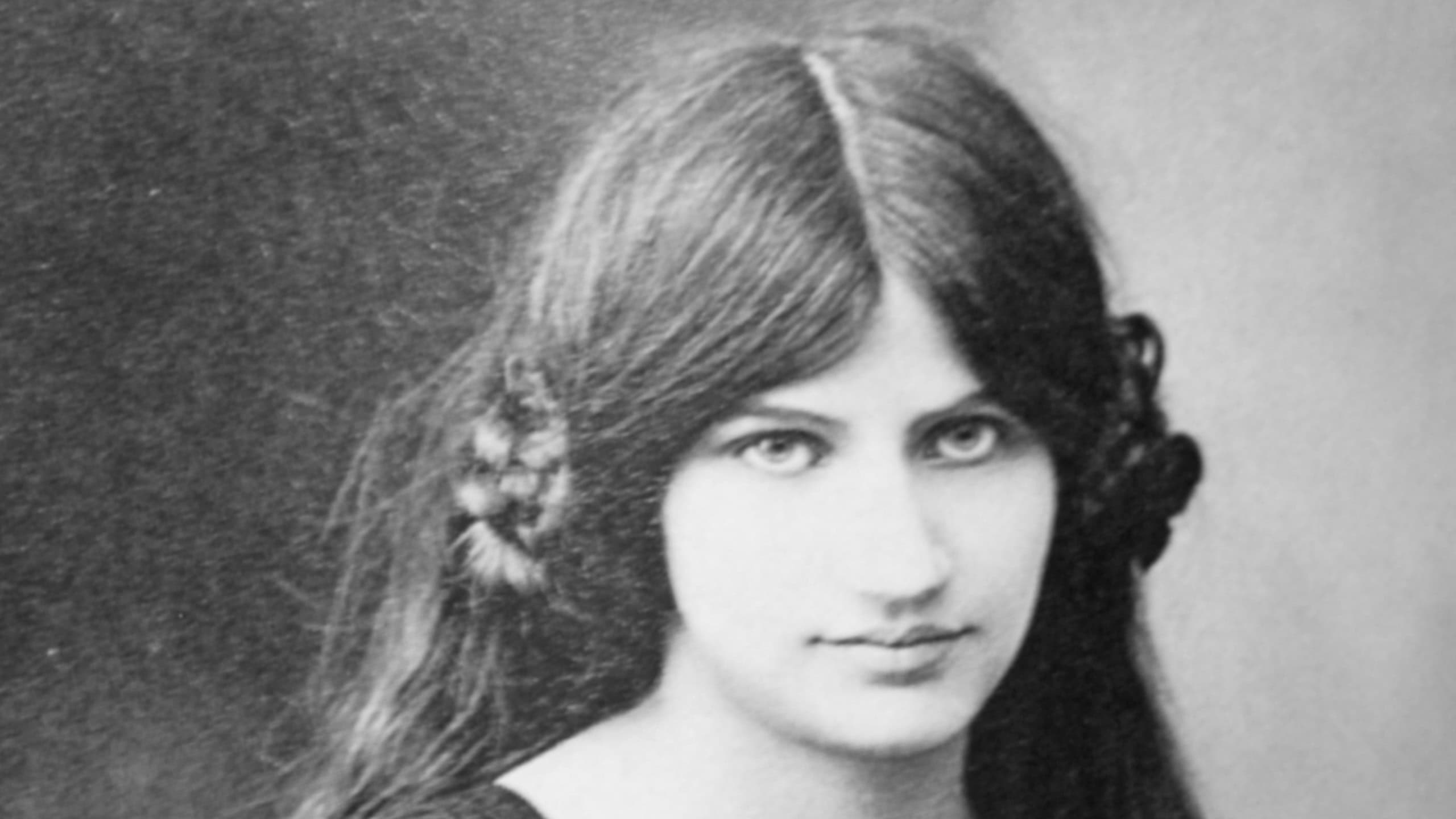 Jeanne Hébuterne at 19 years.