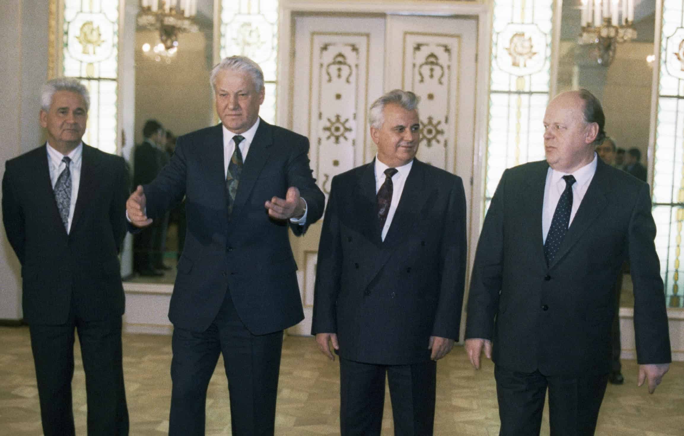 RIAN_archive_37986_Yeltsin,_Kravchuk_and_Shushkevich