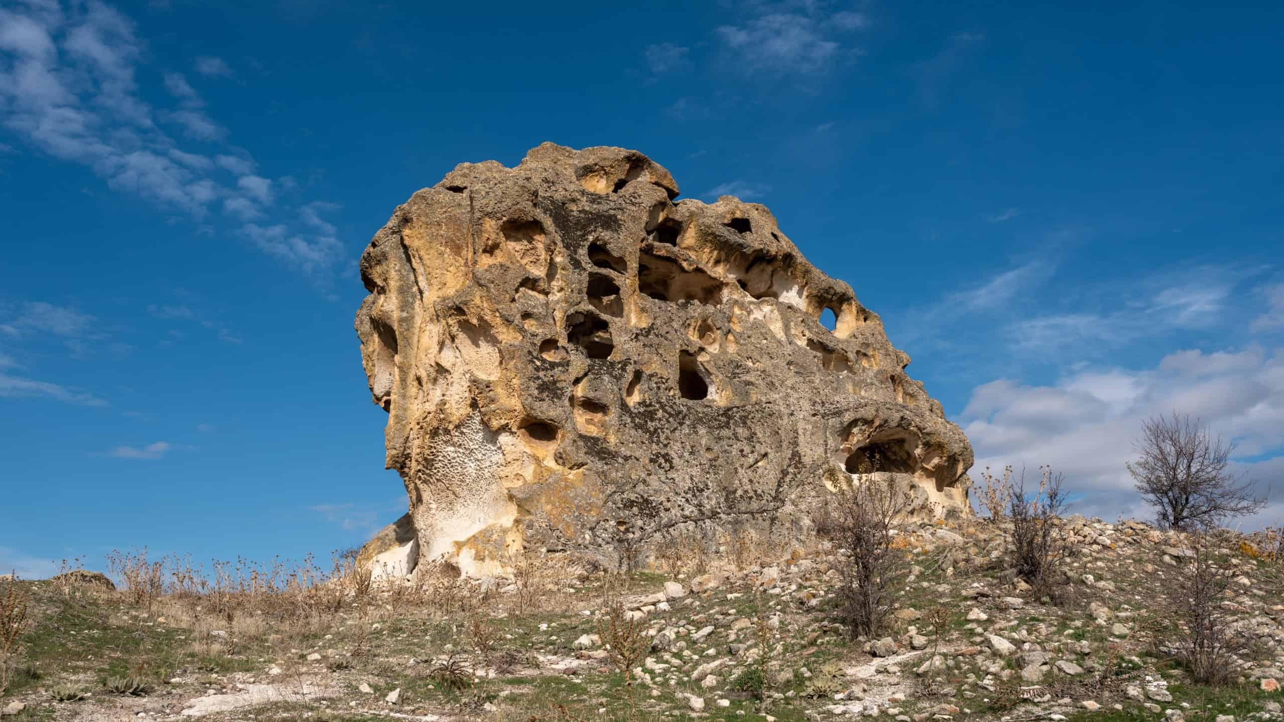 Avdalaz Castle, located in the Phrygian (Frig) Valley in the village of Ayazini in the İhsaniye district of Afyonkarahisar