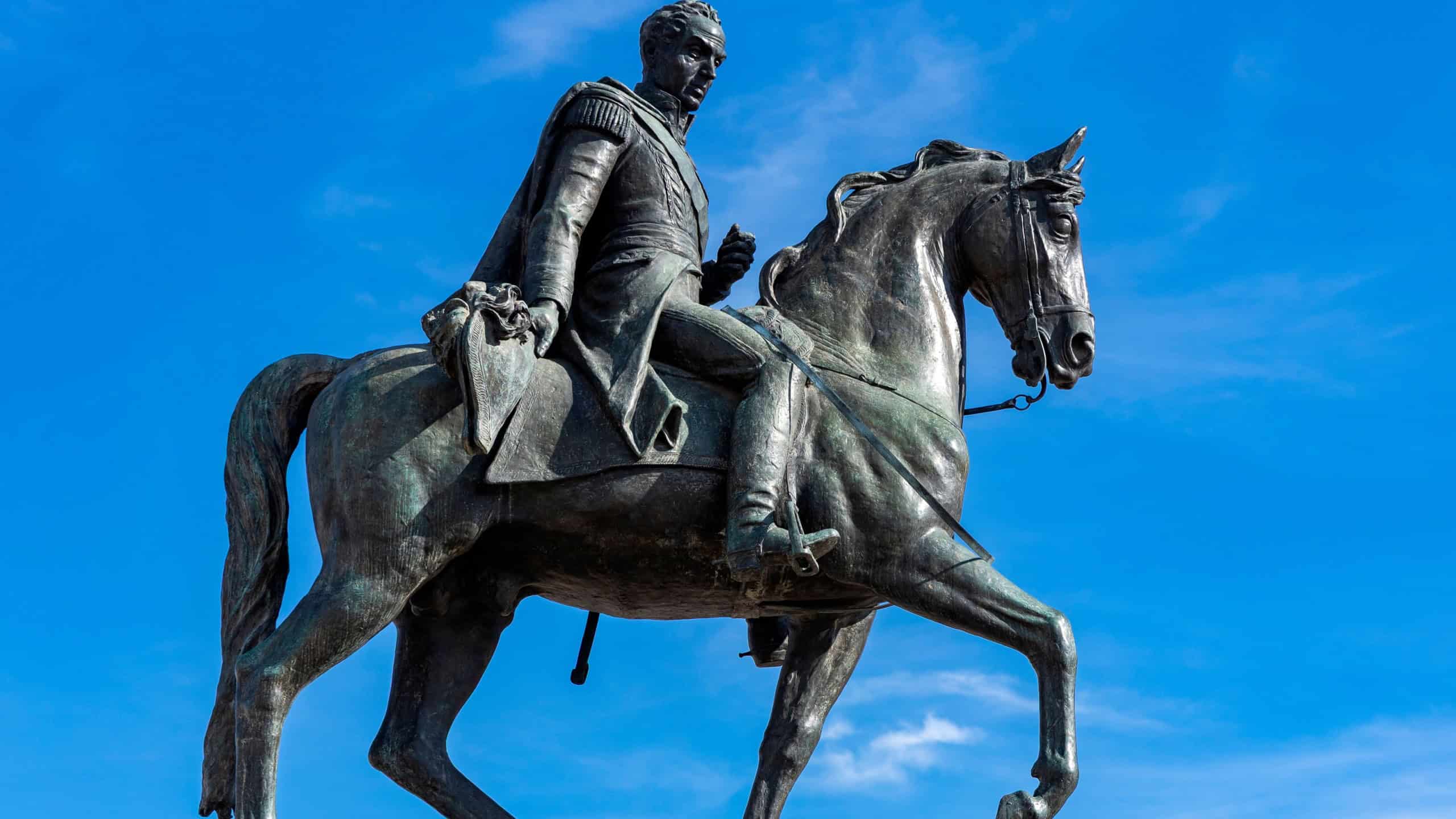The bronze statue represents Bolivar mounted on horsebac