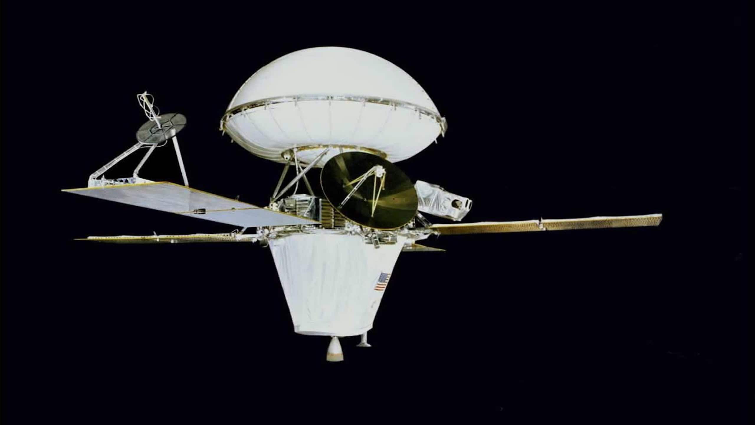 Viking 1 Orbiter and Lander attached, ovale bulge at the top is lander