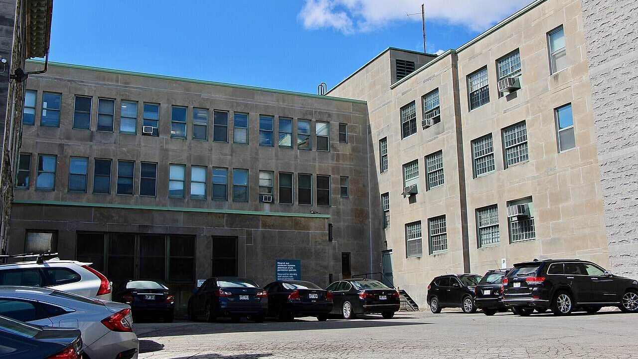 The "T" Building, Allan Memorial Institute, 1025 Pine Avenue West, Montreal, Quebec, Canada.