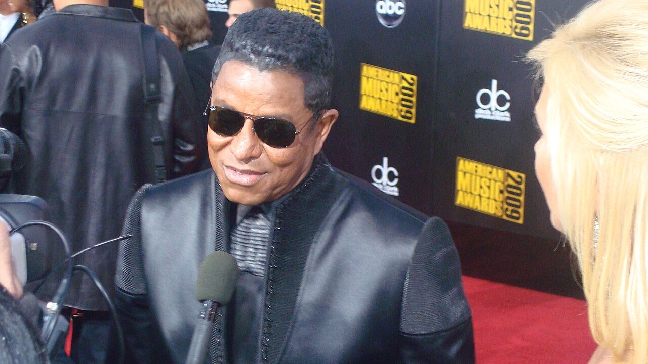 Jermaine Jackson at the 2009 American Music Awards Red Carpet