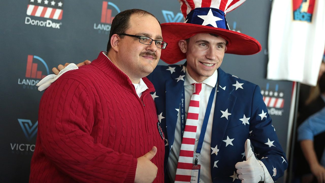 Ken Bone with attendee (33093849746)