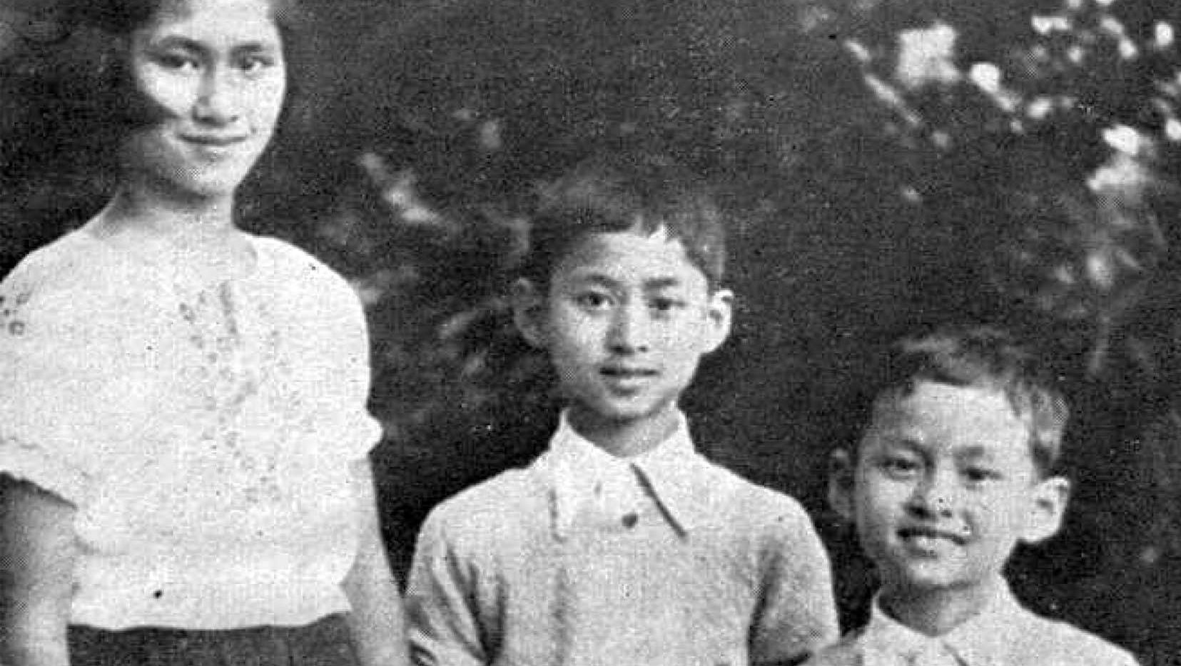 From right to left, Bhumibol Adulyadej, Ananda Mahidol, and Galyani Vadhana