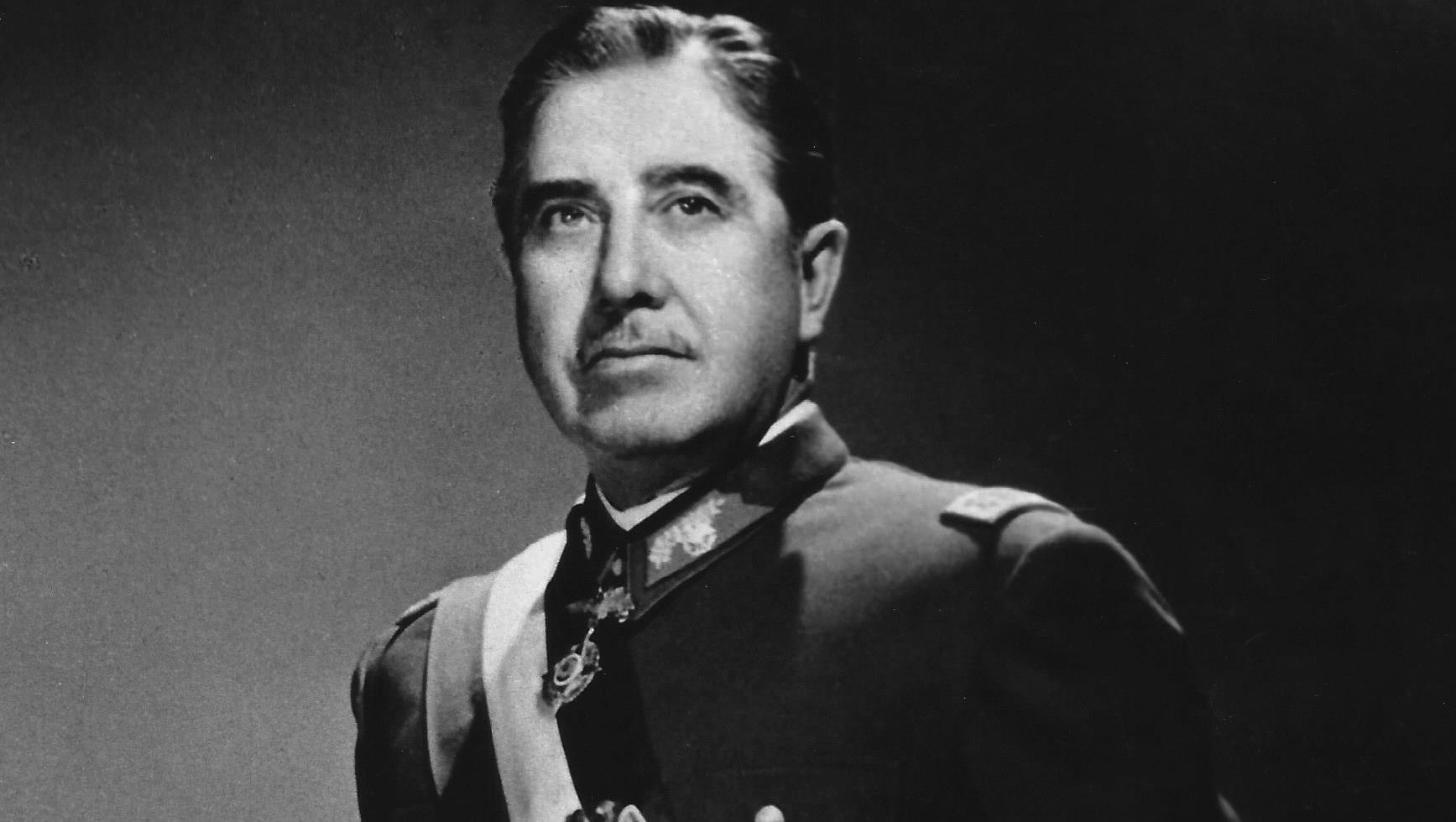 Augusto Pinochet official portrait