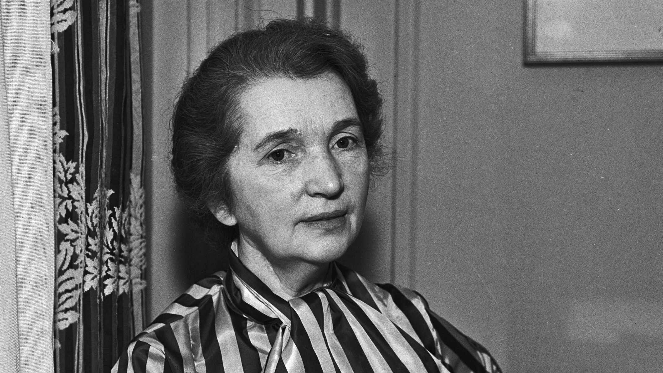 Margaret Sanger visits Los Angeles