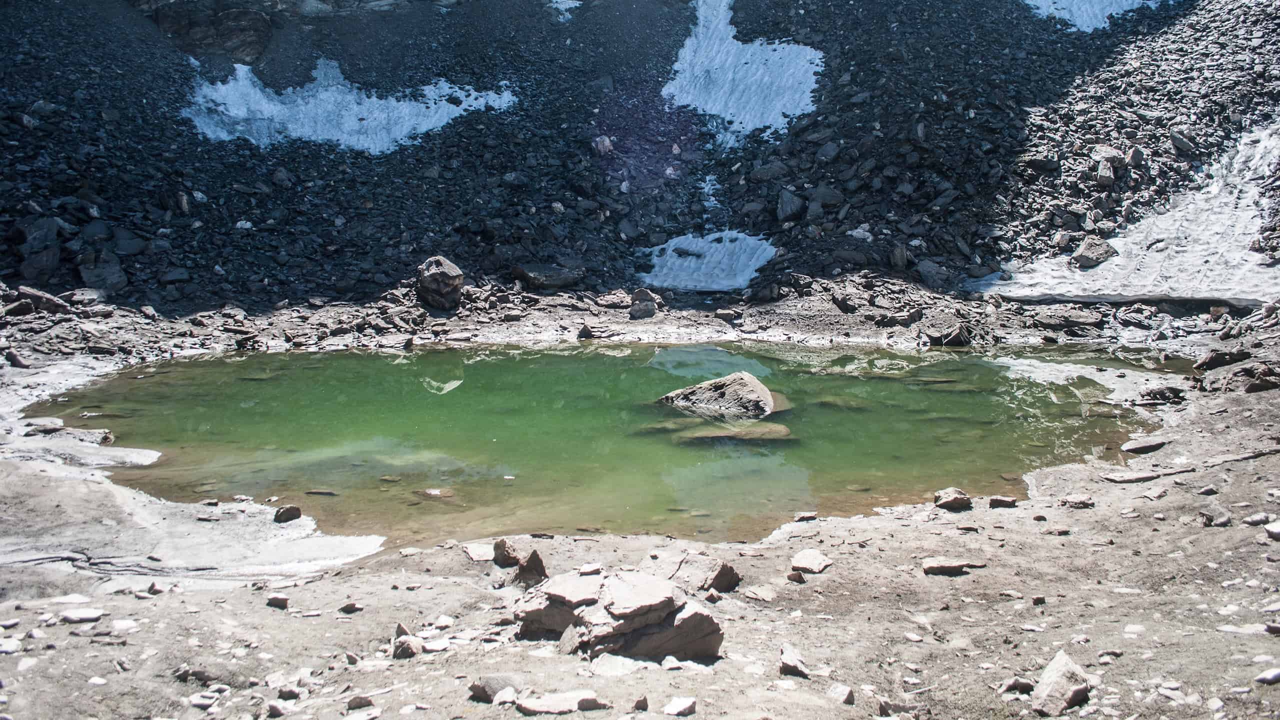 The roopkund lake