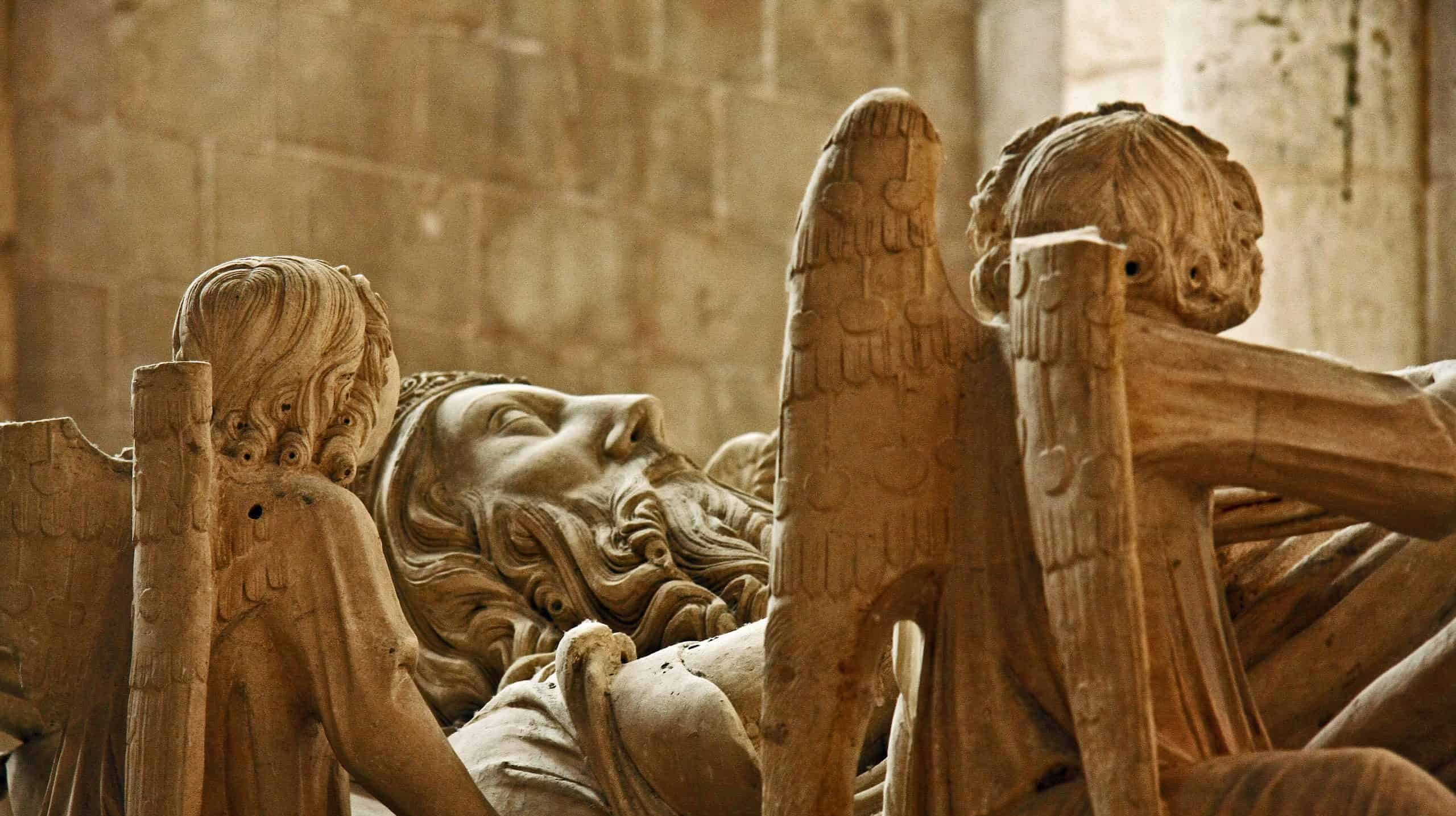 Túmulo_de_Dom_Pedro_-_Mosteiro_de_Alcobaça_-_Portugal_(11479982386)