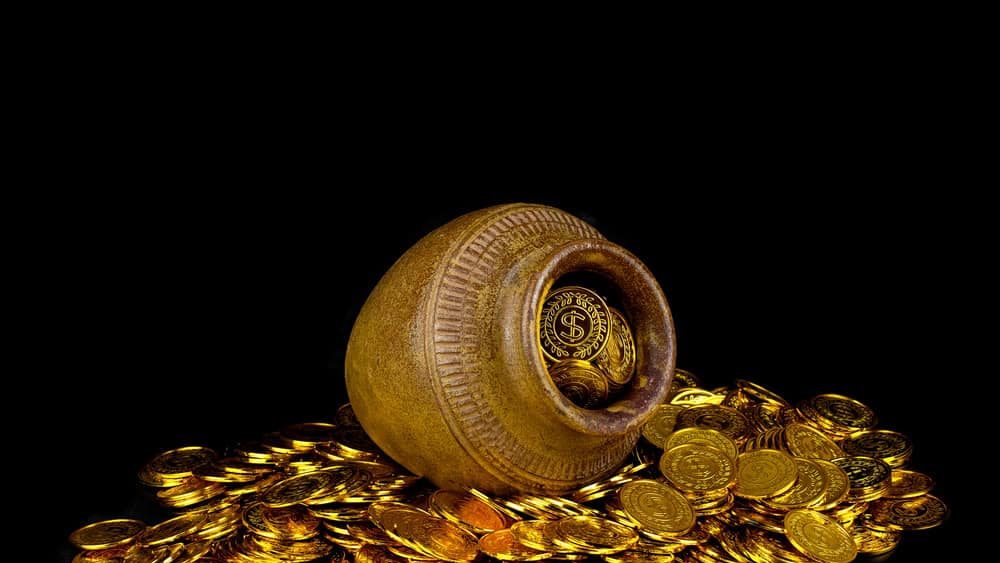 Gold,Coin,In,Treasure,Old,Pot,On,Black,Background