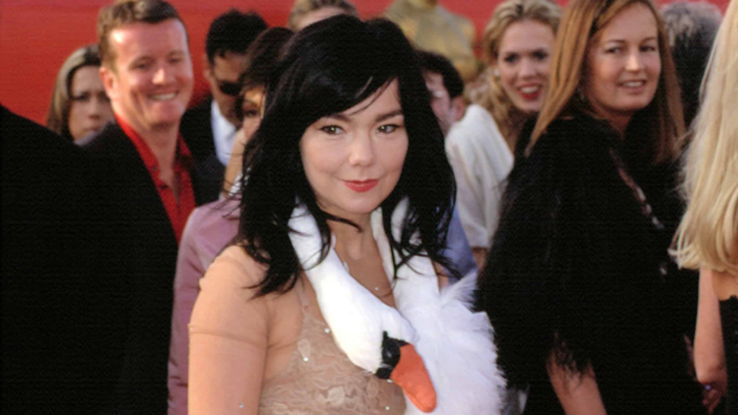 Bjork at Academy Awards, 3/25/2001
