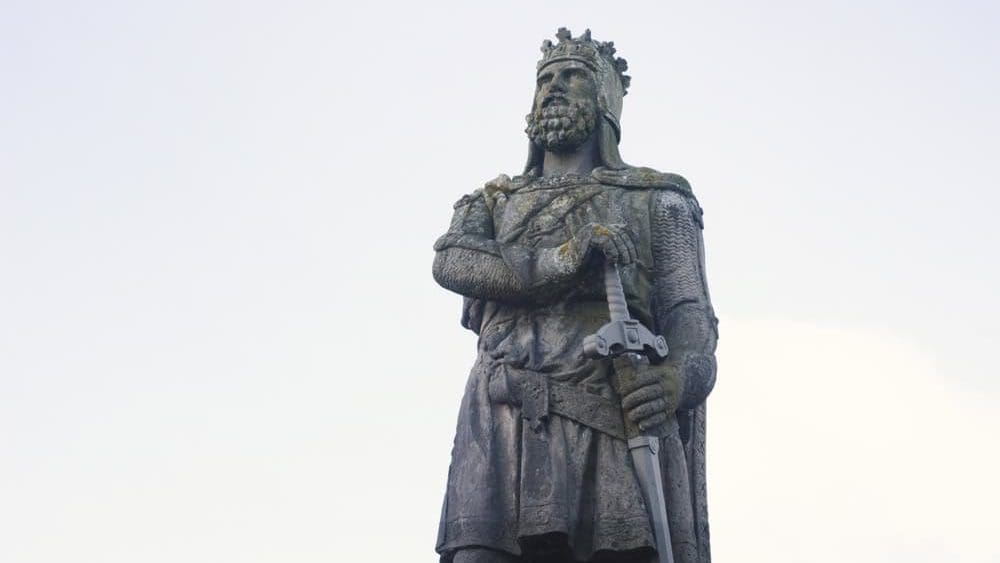 A beautiful shot of the statue of King Robert De Bruce in Scotland