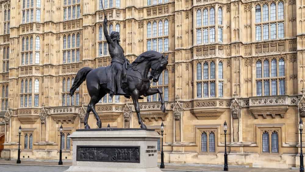 LONDON, GREAT BRITAIN - SEPTEMBER 7, 2014: This is a monument to King Richard the Lionheart at the walls of the British Parliament.